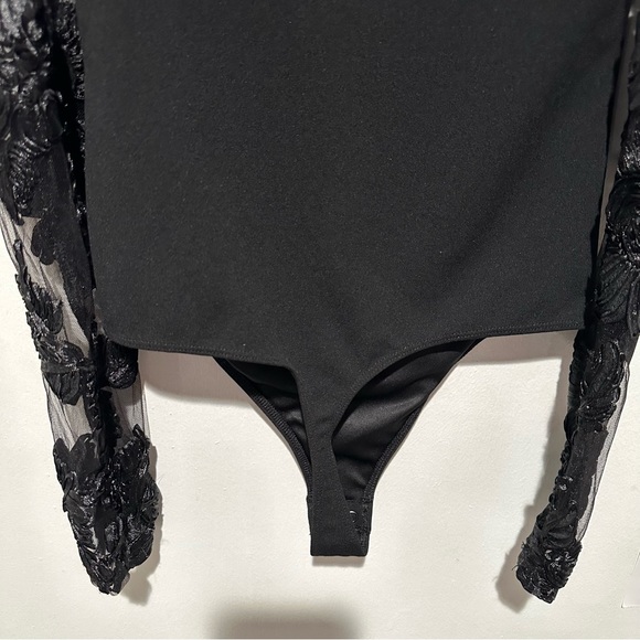 EXPRESS BLACK BODYSUIT WITH LACE SLEEVES! BRABD NEW! #101 - Picture 4 of 5